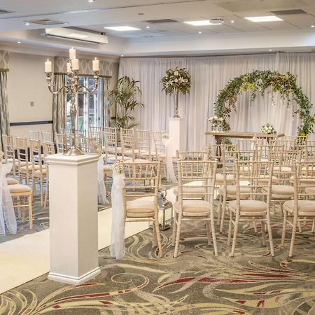 Doubletree By Hilton St. Anne'S Manor Bracknell Exterior foto