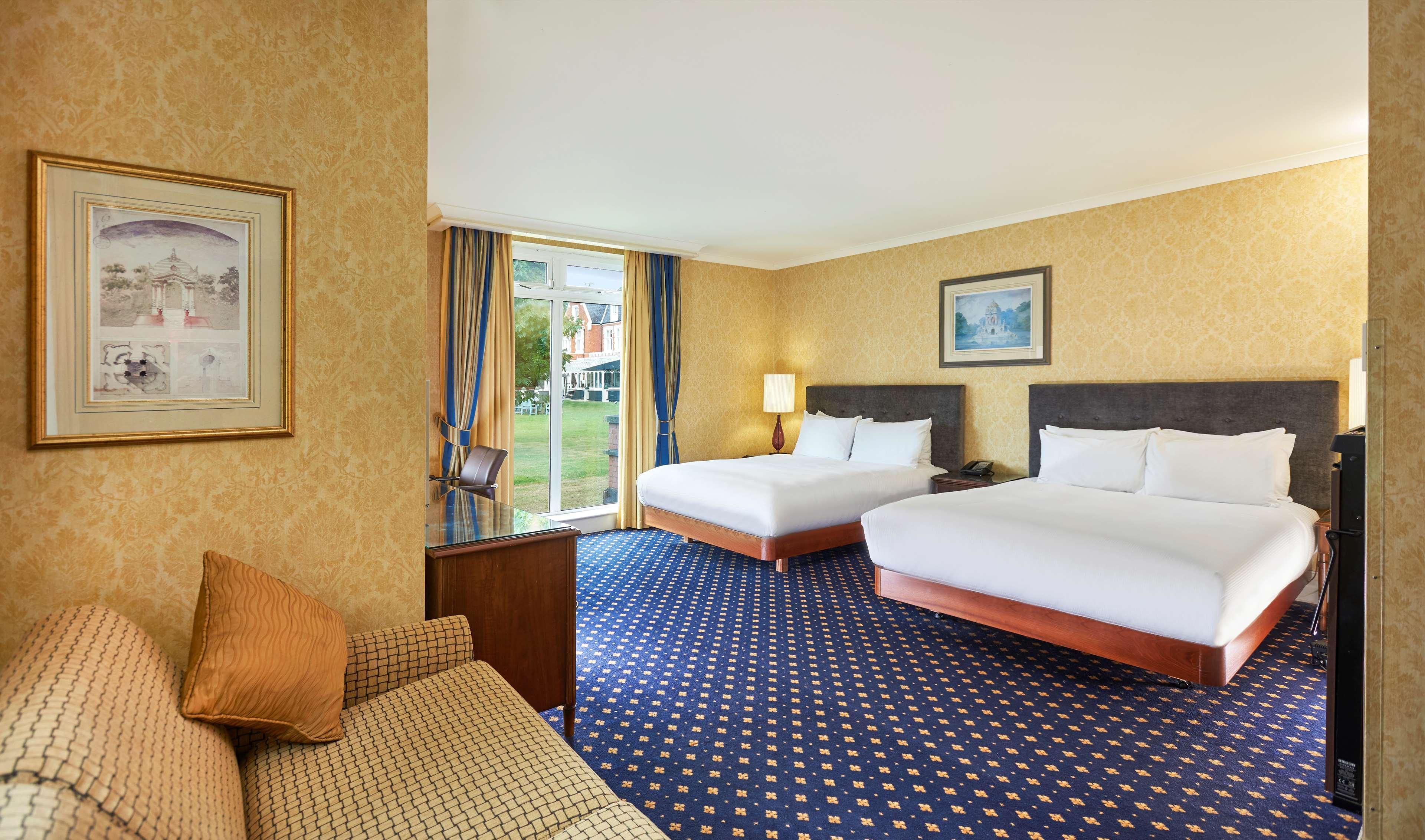 Doubletree By Hilton St. Anne'S Manor Bracknell Exterior foto