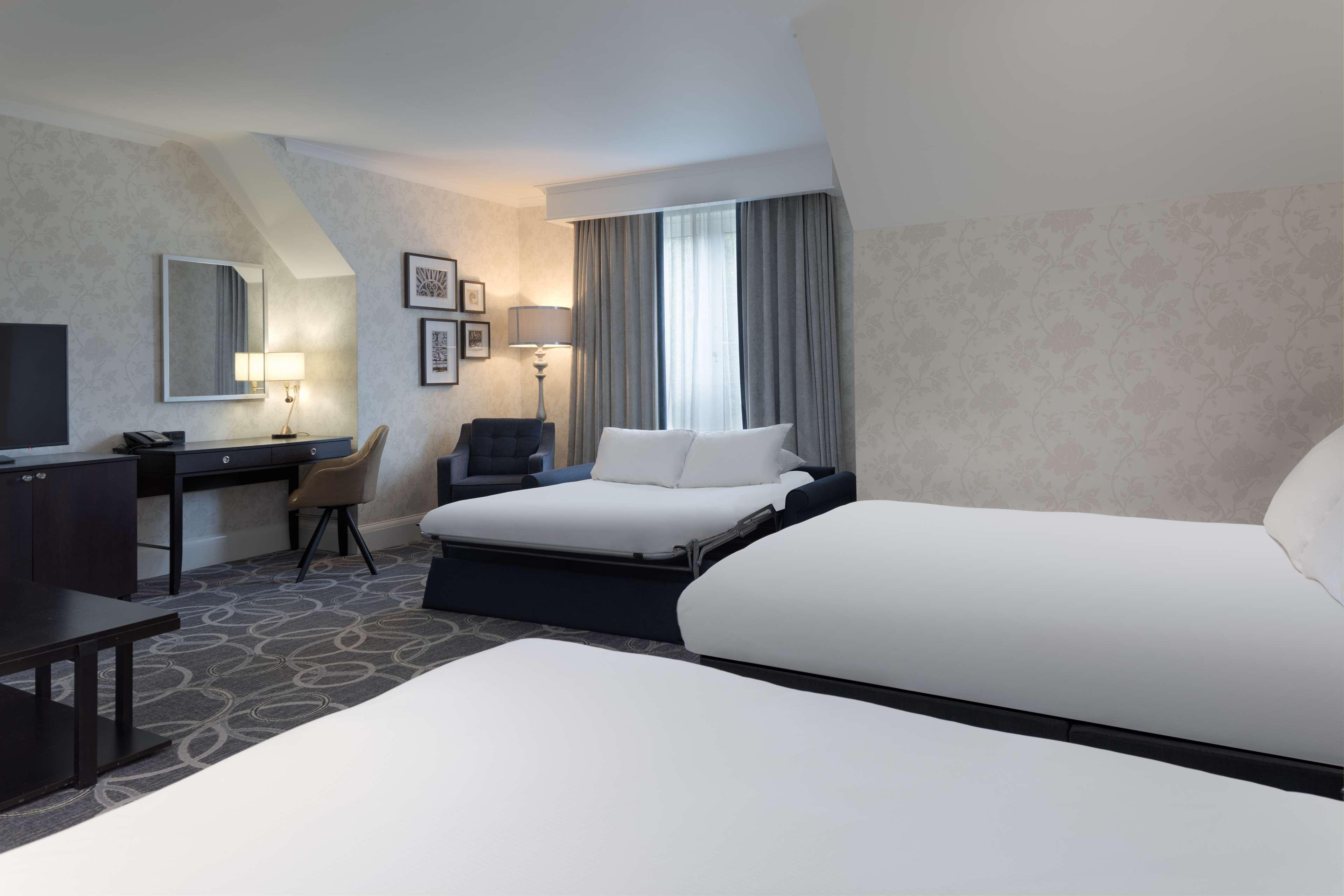 Doubletree By Hilton St. Anne'S Manor Bracknell Exterior foto