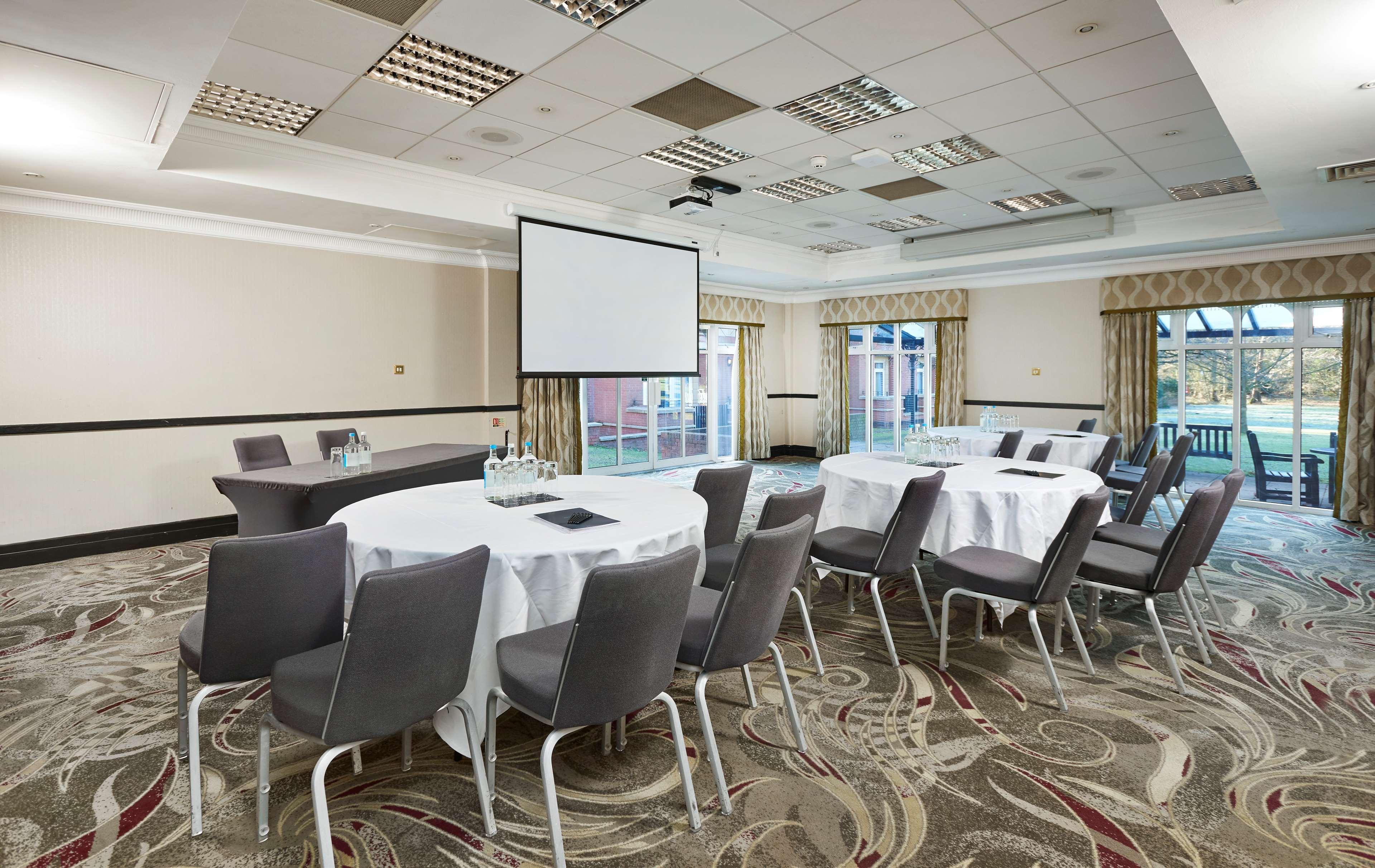 Doubletree By Hilton St. Anne'S Manor Bracknell Exterior foto