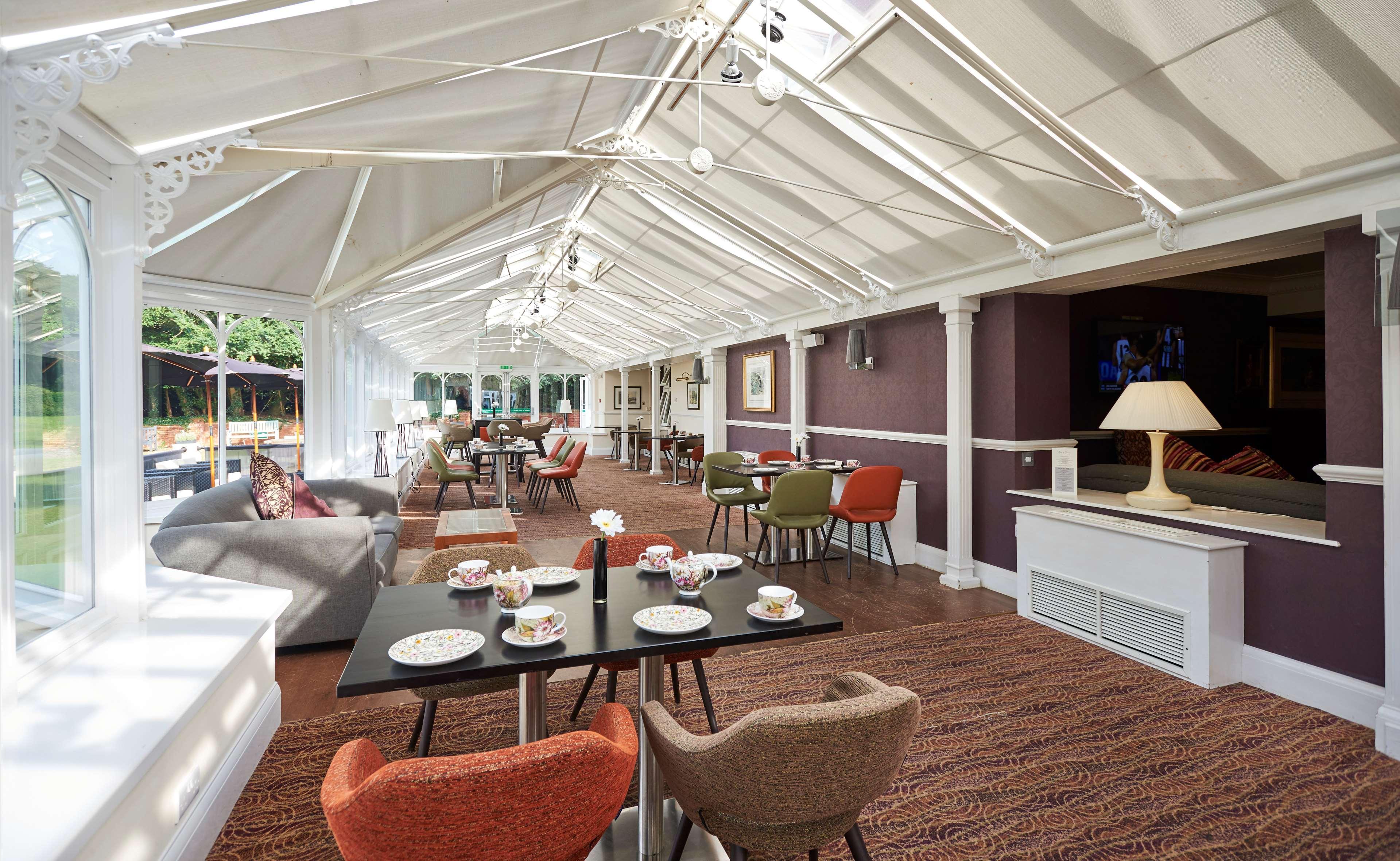 Doubletree By Hilton St. Anne'S Manor Bracknell Exterior foto