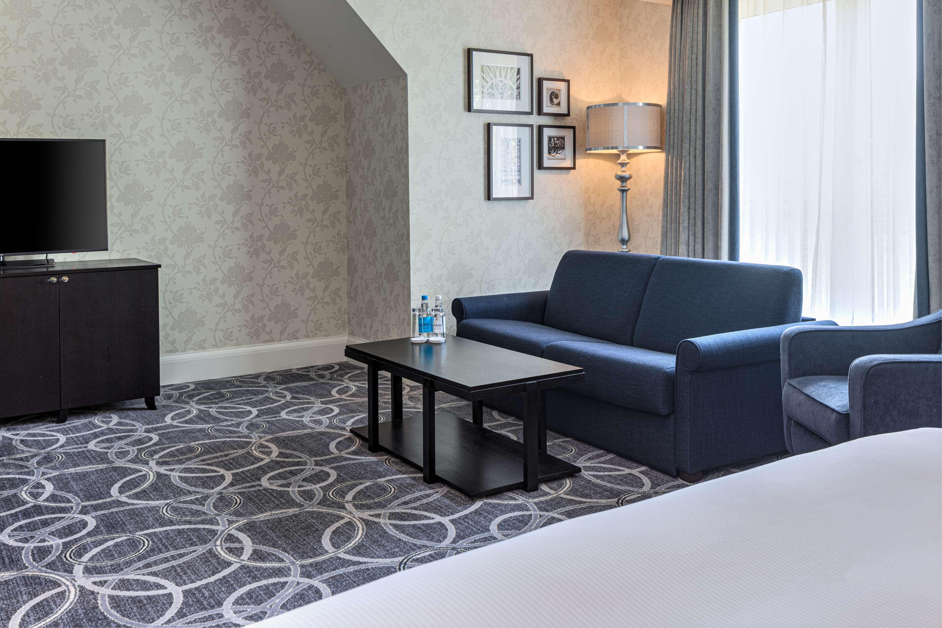 Doubletree By Hilton St. Anne'S Manor Bracknell Exterior foto