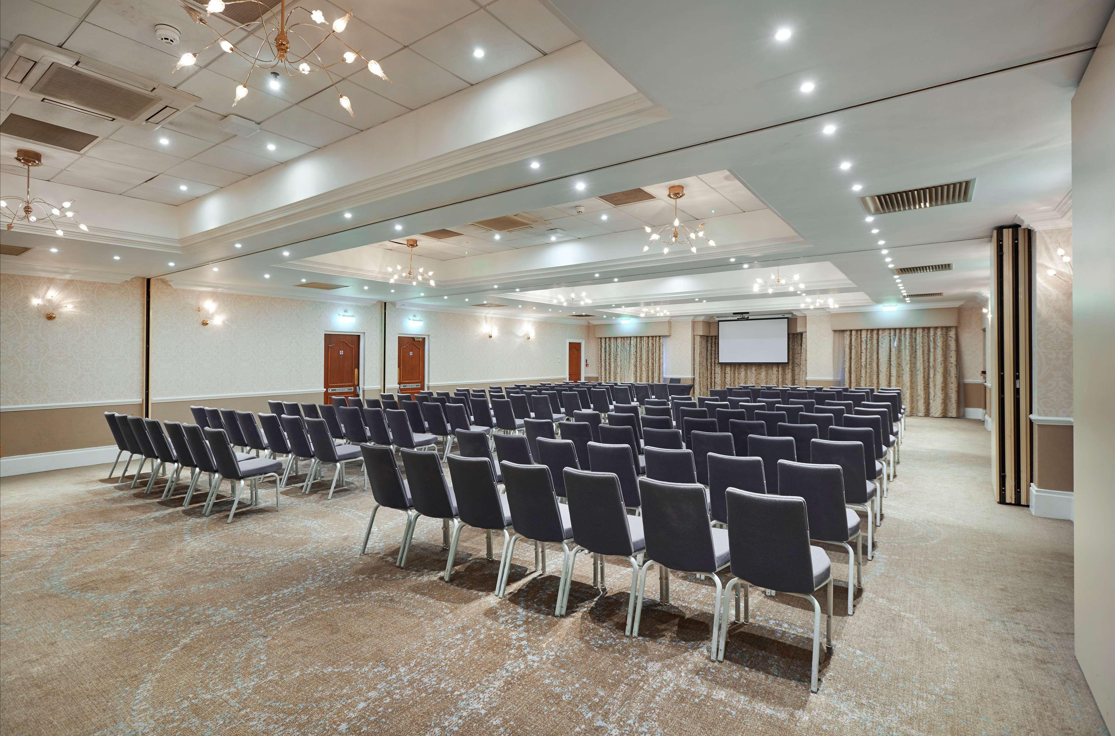 Doubletree By Hilton St. Anne'S Manor Bracknell Exterior foto