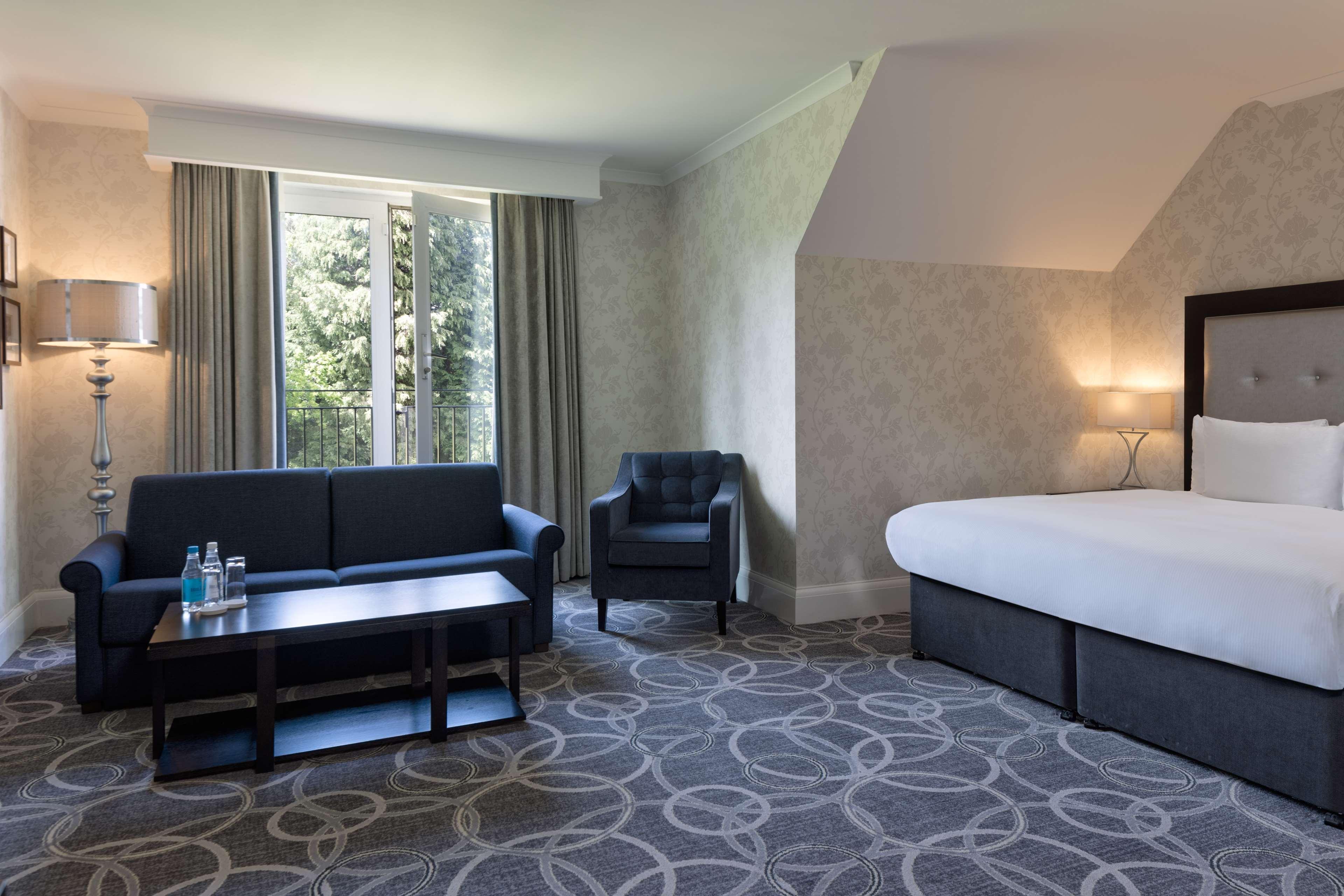 Doubletree By Hilton St. Anne'S Manor Bracknell Exterior foto