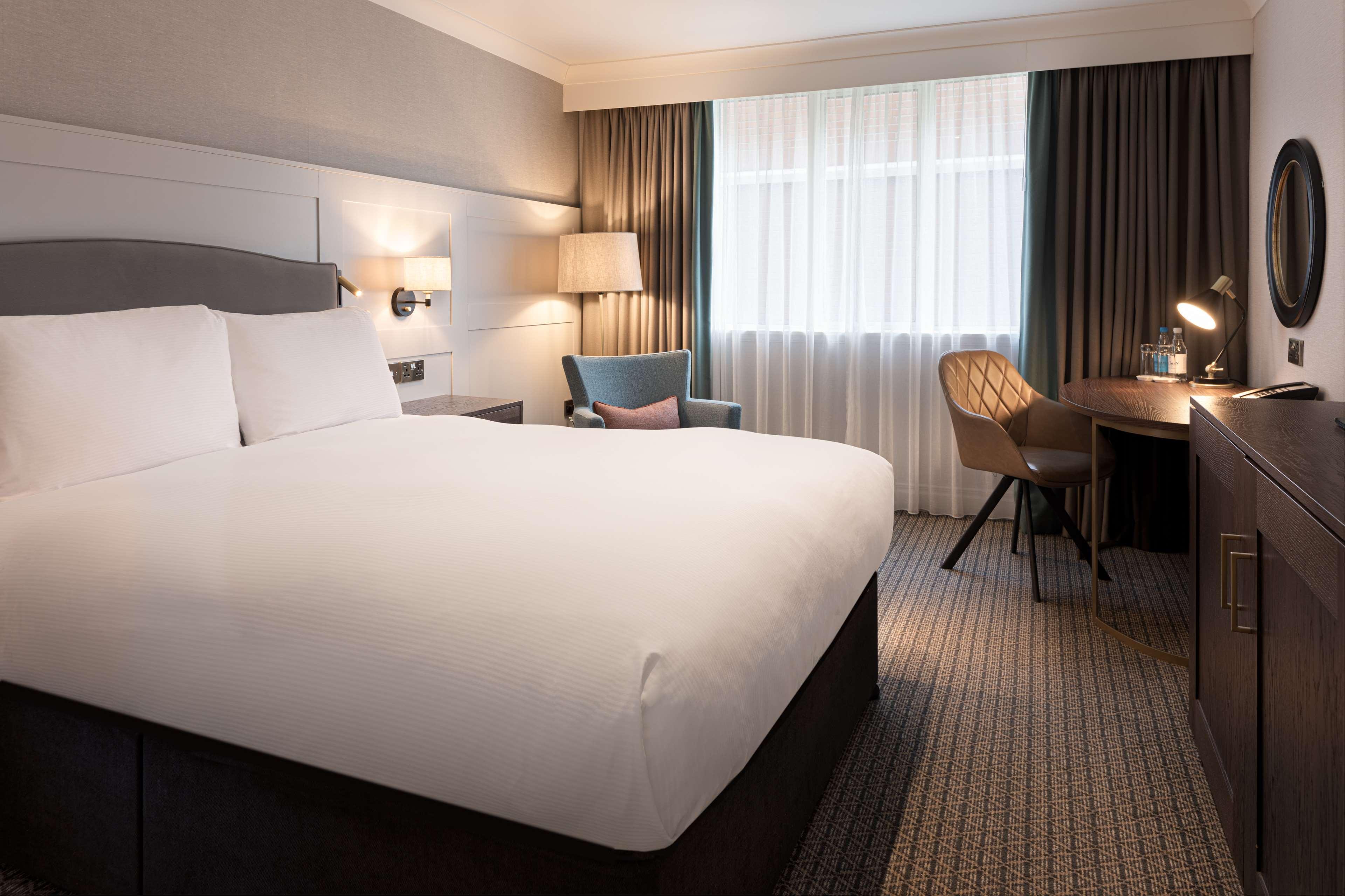 Doubletree By Hilton St. Anne'S Manor Bracknell Exterior foto