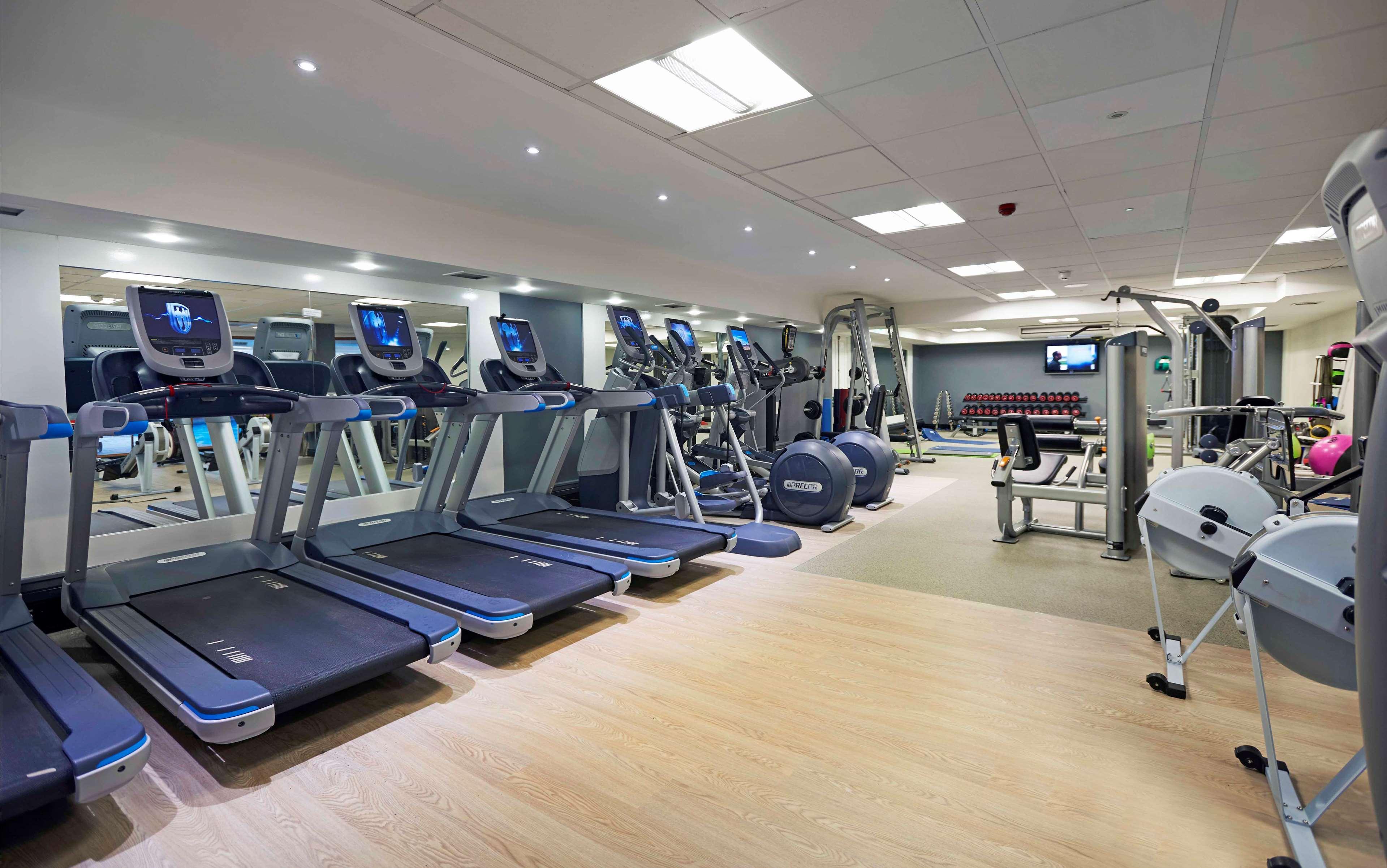 Doubletree By Hilton St. Anne'S Manor Bracknell Exterior foto