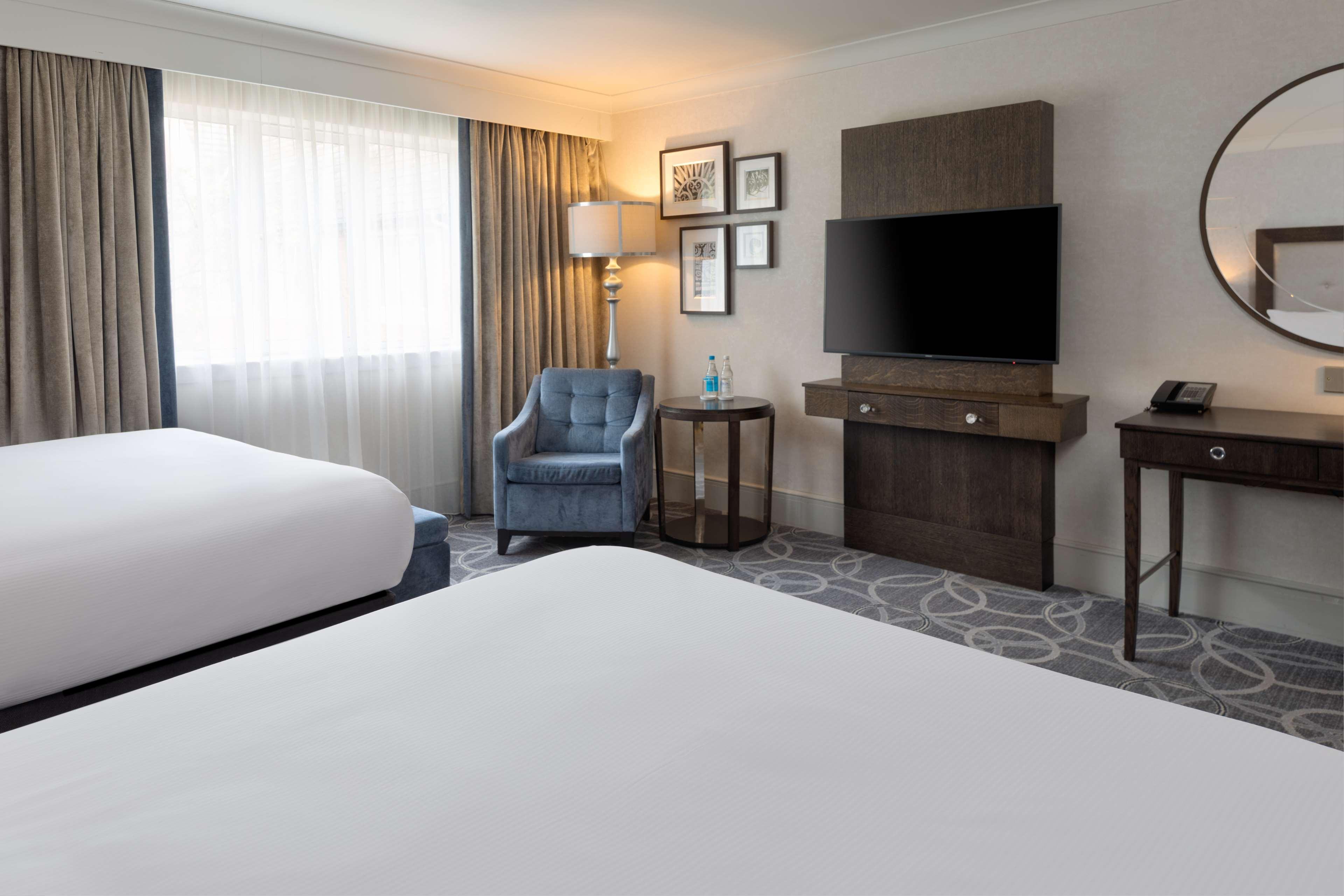 Doubletree By Hilton St. Anne'S Manor Bracknell Exterior foto