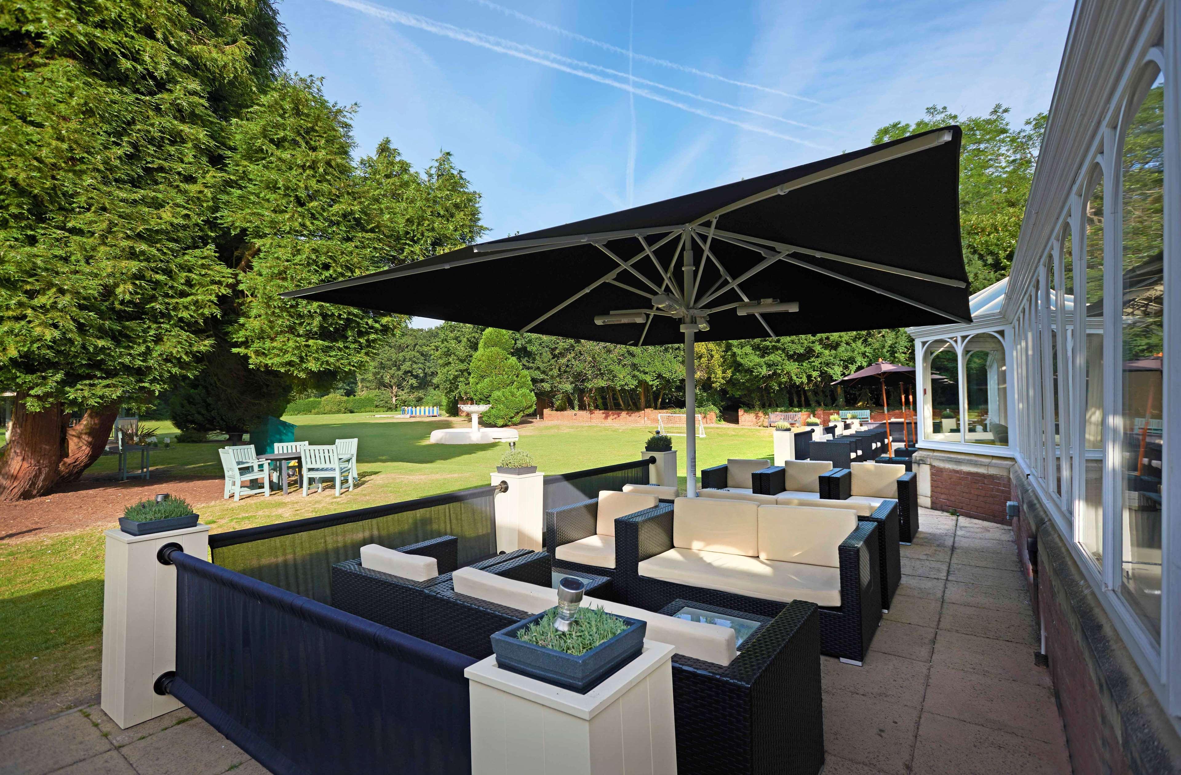Doubletree By Hilton St. Anne'S Manor Bracknell Exterior foto