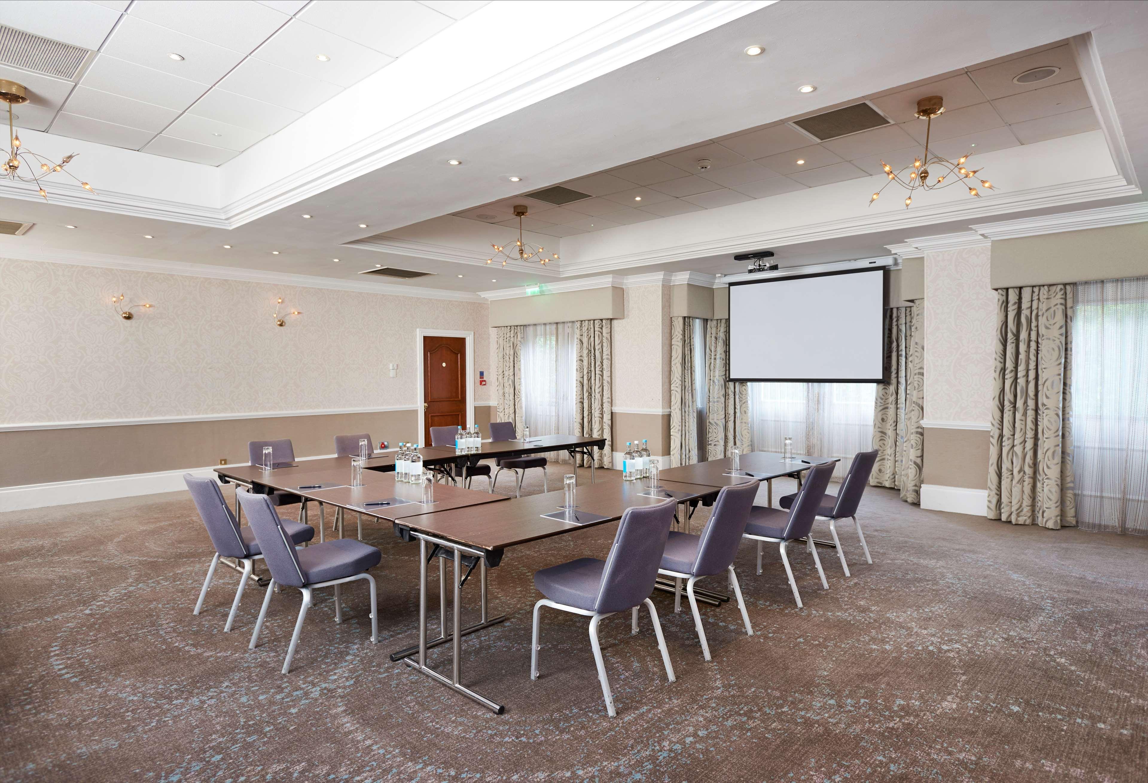 Doubletree By Hilton St. Anne'S Manor Bracknell Exterior foto