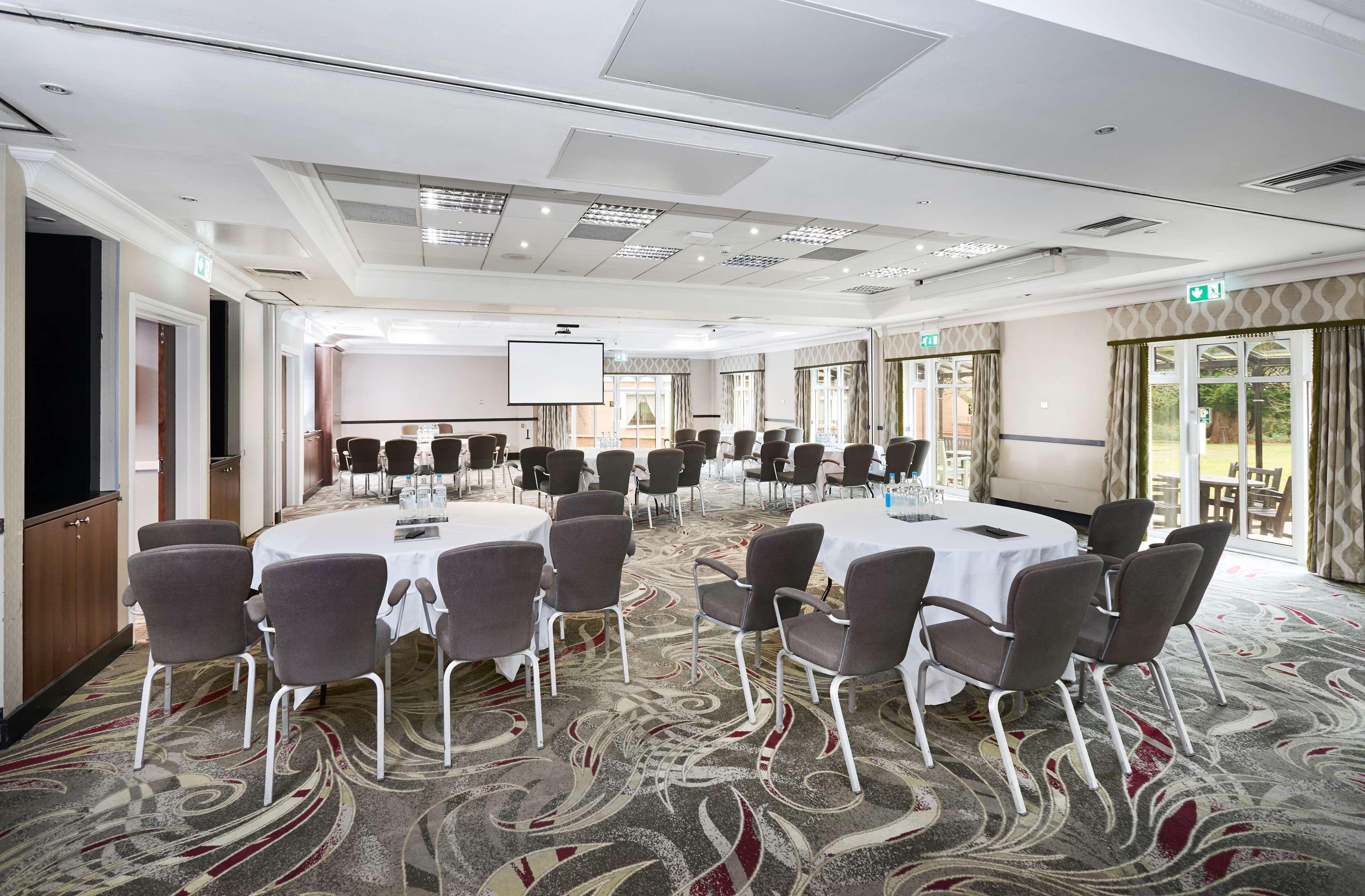 Doubletree By Hilton St. Anne'S Manor Bracknell Exterior foto