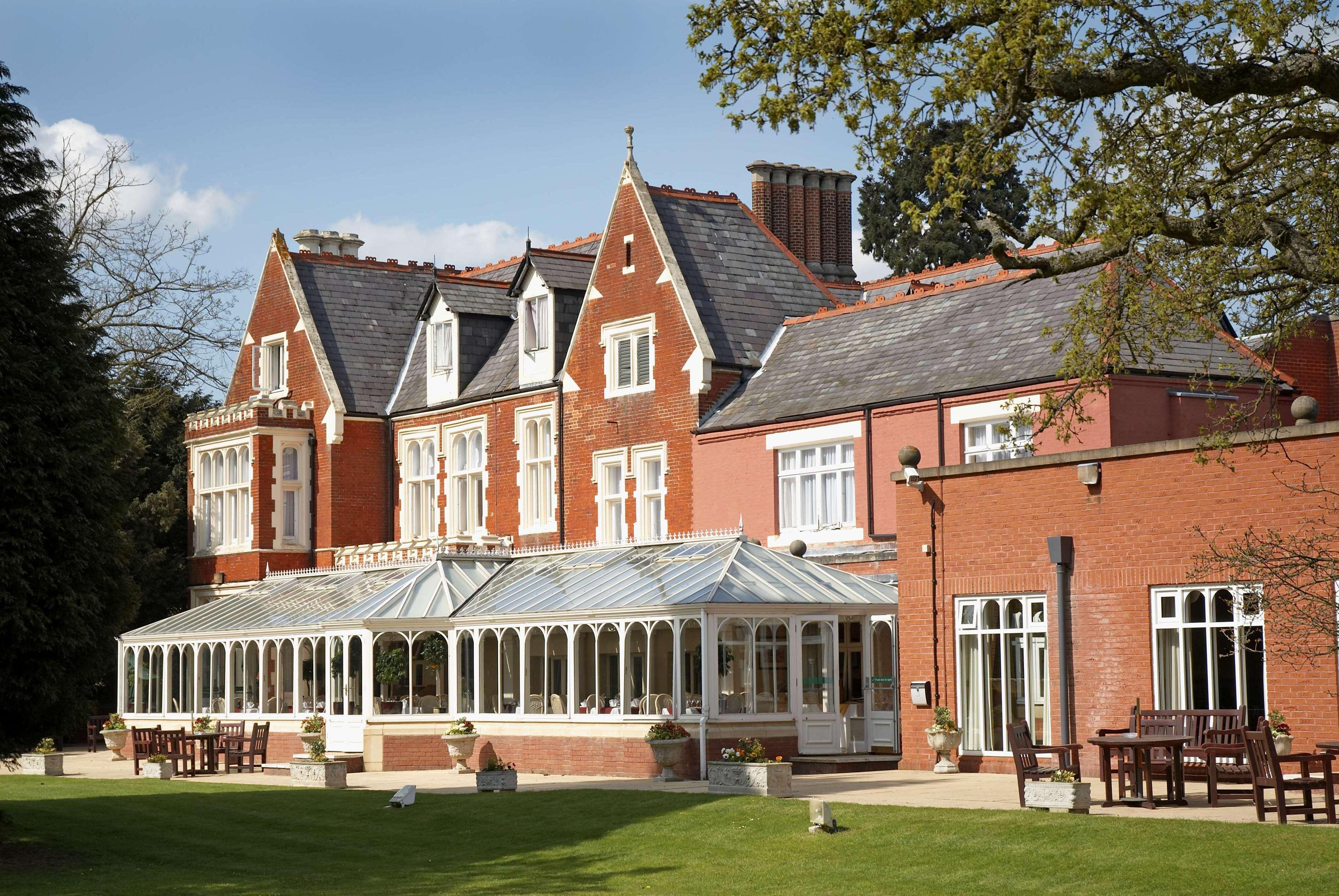Doubletree By Hilton St. Anne'S Manor Bracknell Exterior foto