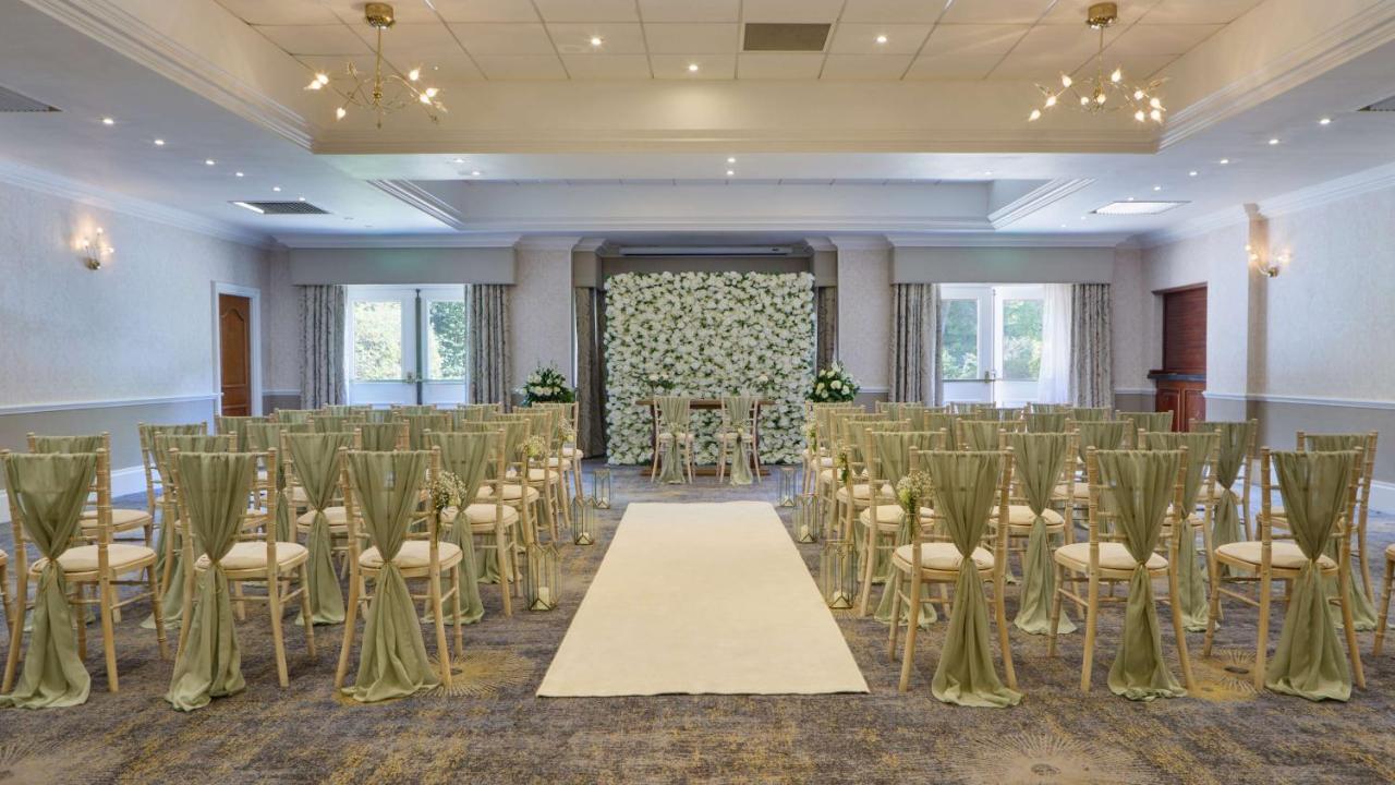 Doubletree By Hilton St. Anne'S Manor Bracknell Exterior foto