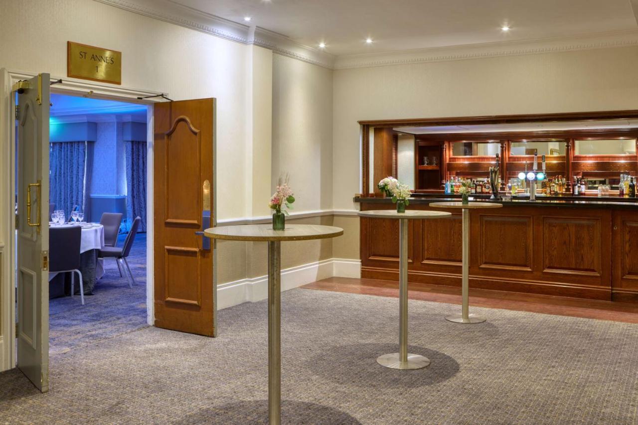 Doubletree By Hilton St. Anne'S Manor Bracknell Exterior foto
