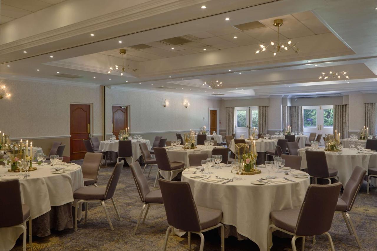 Doubletree By Hilton St. Anne'S Manor Bracknell Exterior foto