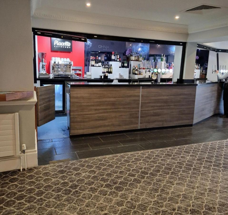 Doubletree By Hilton St. Anne'S Manor Bracknell Exterior foto