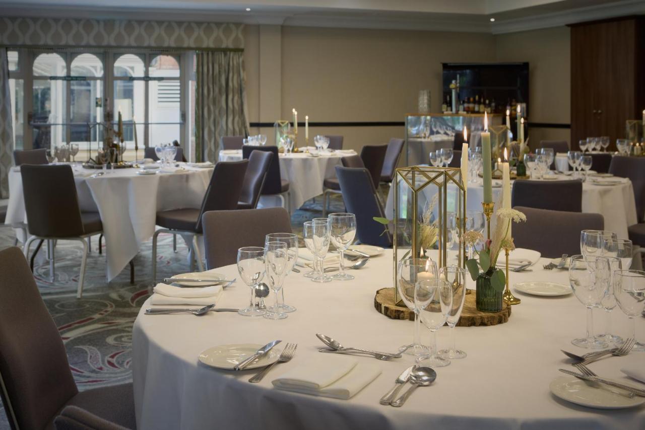 Doubletree By Hilton St. Anne'S Manor Bracknell Exterior foto