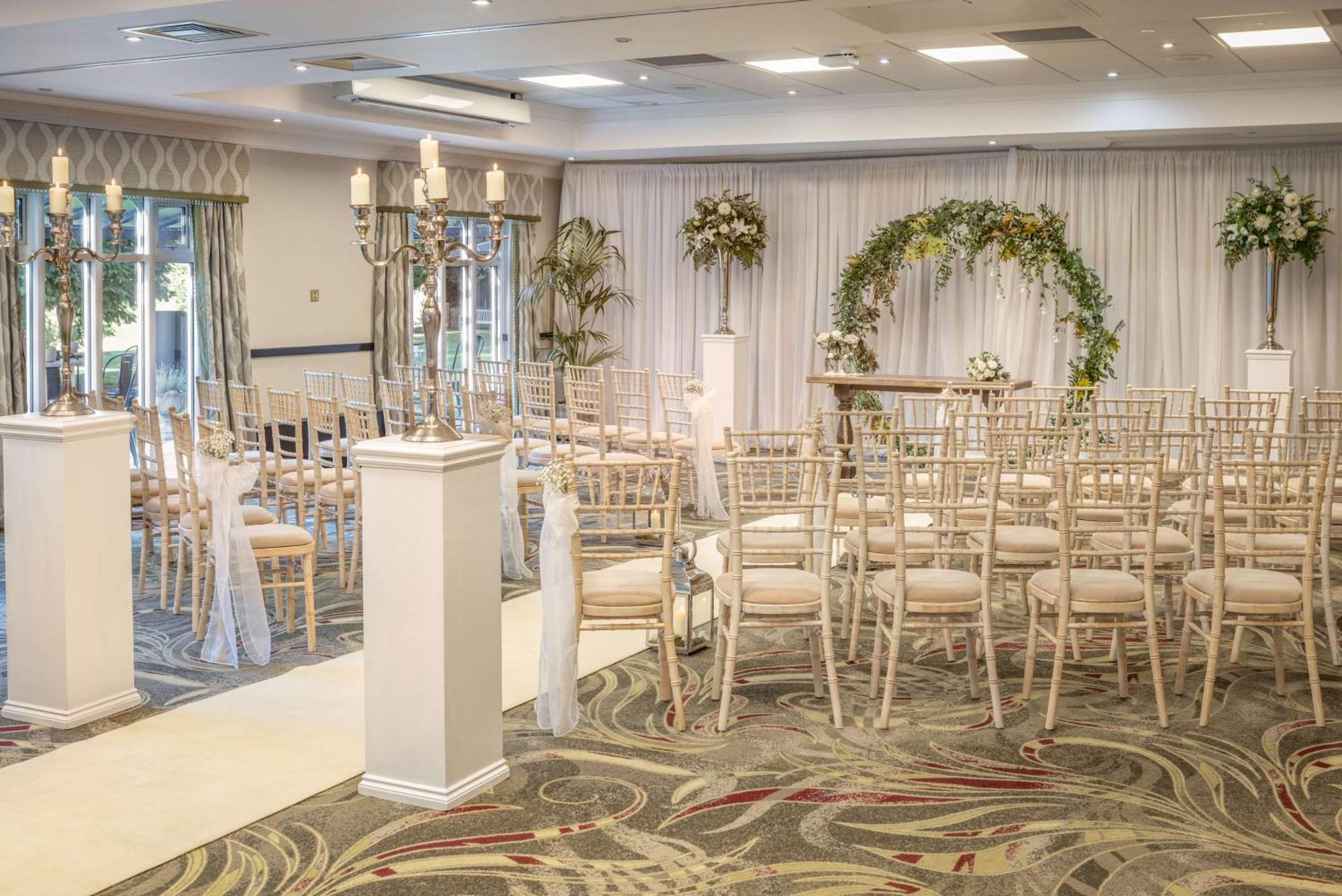 Doubletree By Hilton St. Anne'S Manor Bracknell Exterior foto