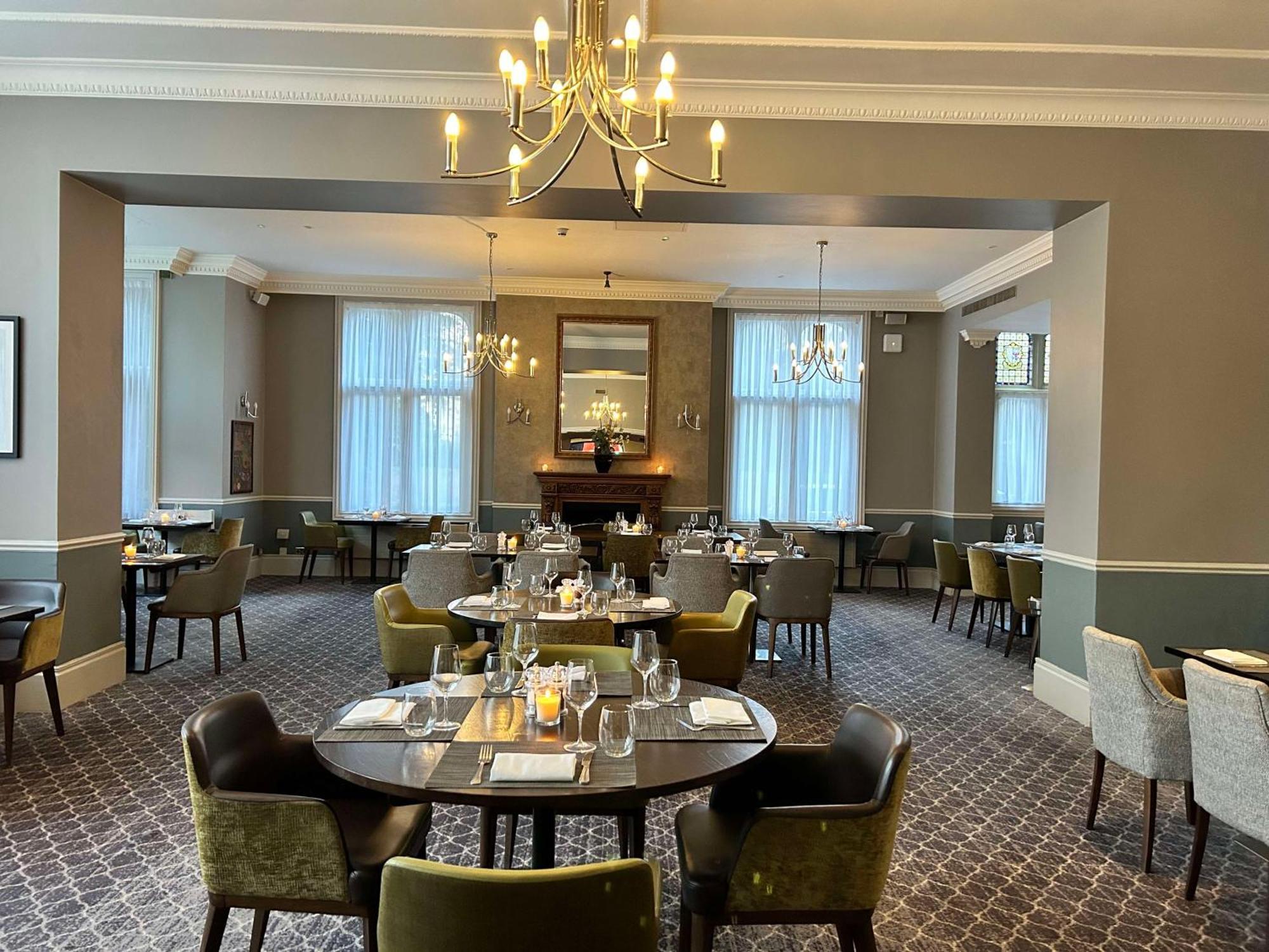 Doubletree By Hilton St. Anne'S Manor Bracknell Exterior foto