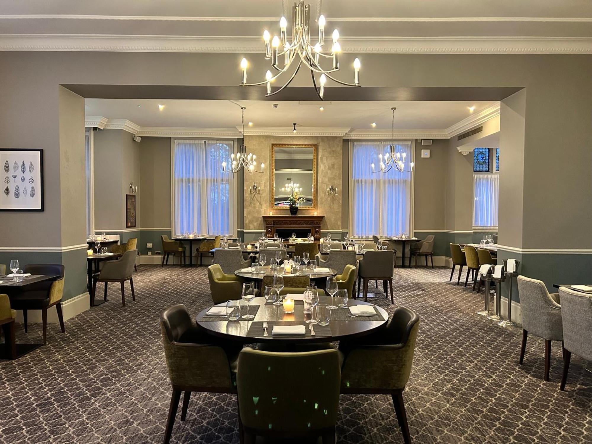Doubletree By Hilton St. Anne'S Manor Bracknell Exterior foto